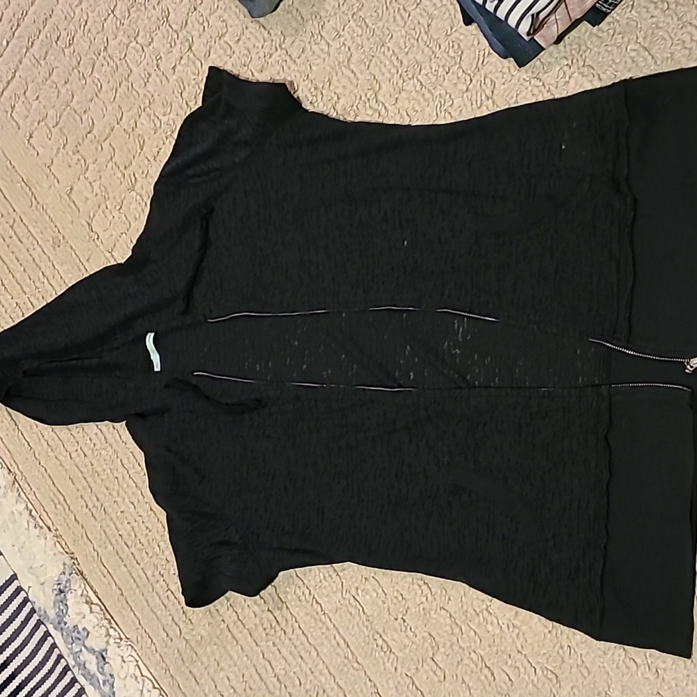 Maurices Size Large lightweight short sleeve zipper hoodie